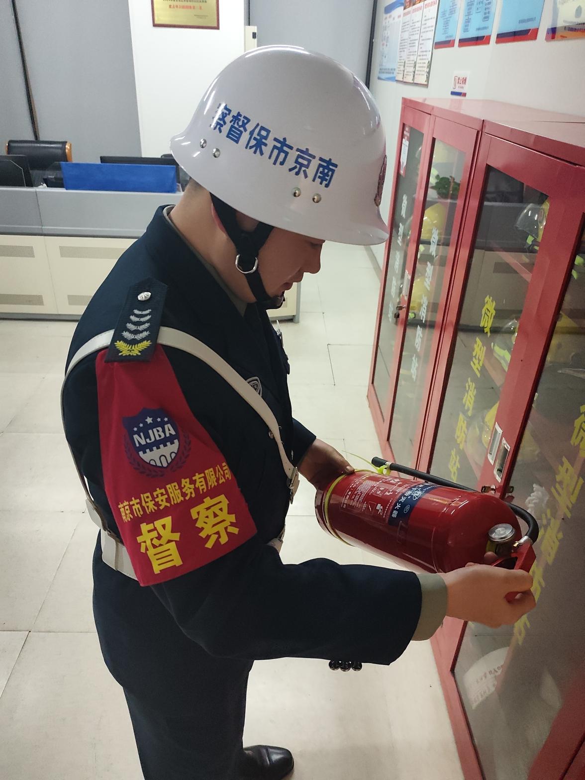 E:/25.12.10后 上傳網(wǎng)站留存/筑牢安全防線 護(hù)航平安元旦——南京市保安服務(wù)有限公司召開元旦節(jié)前安全生產(chǎn)專題部署會議/87f74c7e78e540bcf927e43a9c9d5b5c.jpg87f74c7e78e540bcf927e43a9c9d5b5c