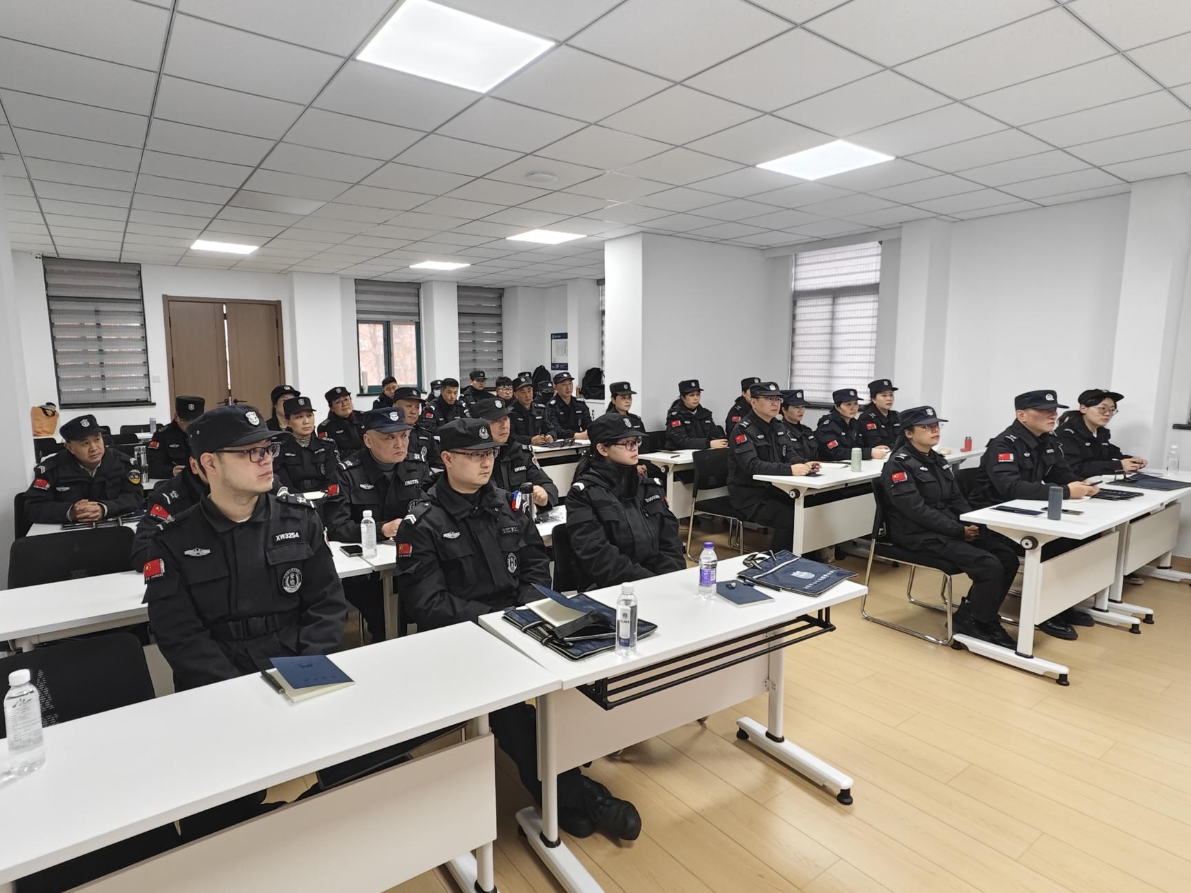 E:/25.12.10后 上傳網站留存/以專業(yè)守護安全 用實戰(zhàn)淬煉本領/照片/0fc0dfaca3d3b45557bc6770db8e8e12.jpg0fc0dfaca3d3b45557bc6770db8e8e12