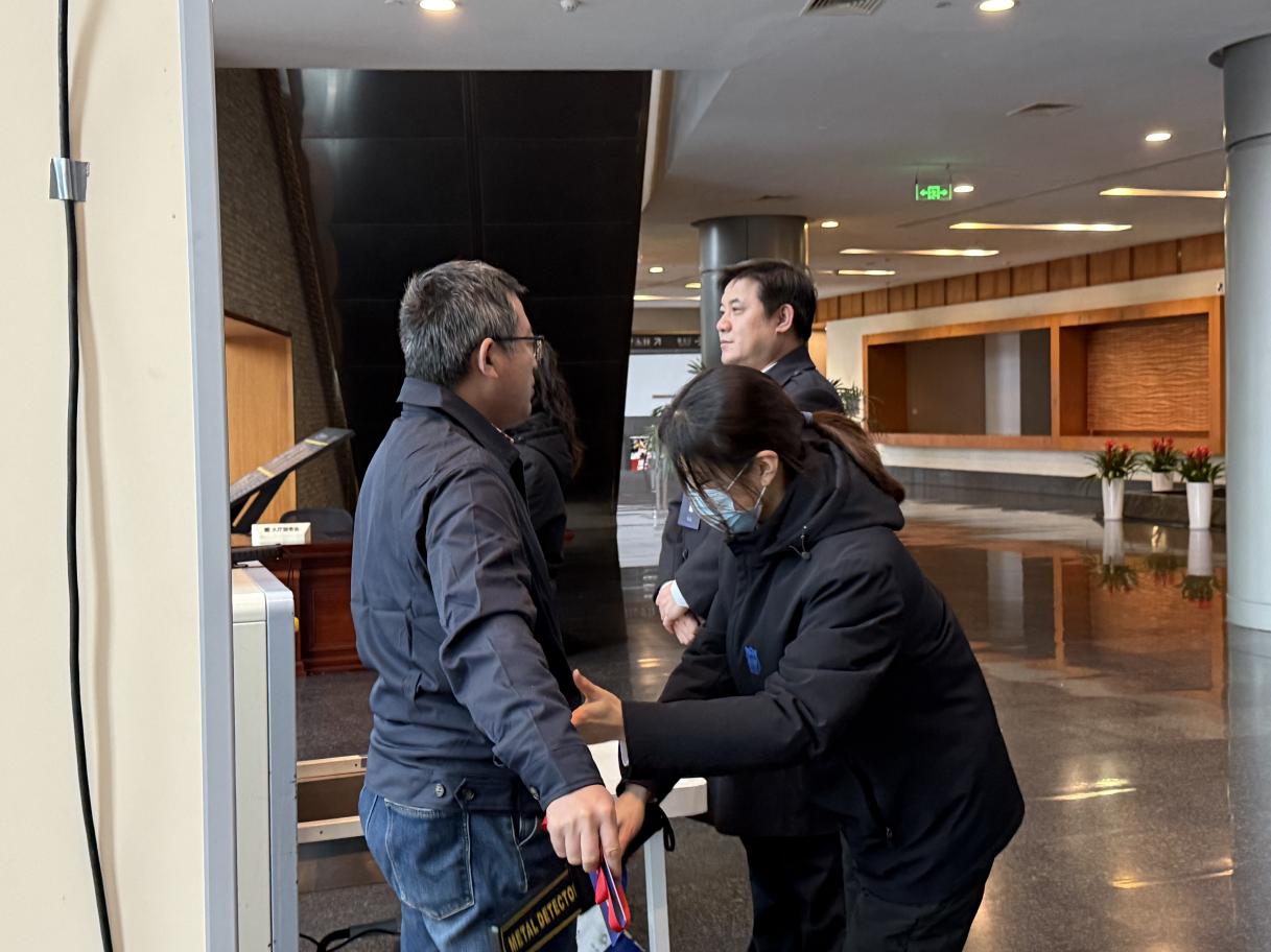 E:/25.12.10后 上傳網(wǎng)站留存/“安保鐵軍、硬核保障”2026系列報(bào)道一——科技引領(lǐng)未來(lái)，安全護(hù)航盛會(huì)/照片/79854b95b5929b8d99e14dd1fe9a271f.jpg79854b95b5929b8d99e14dd1fe9a271f